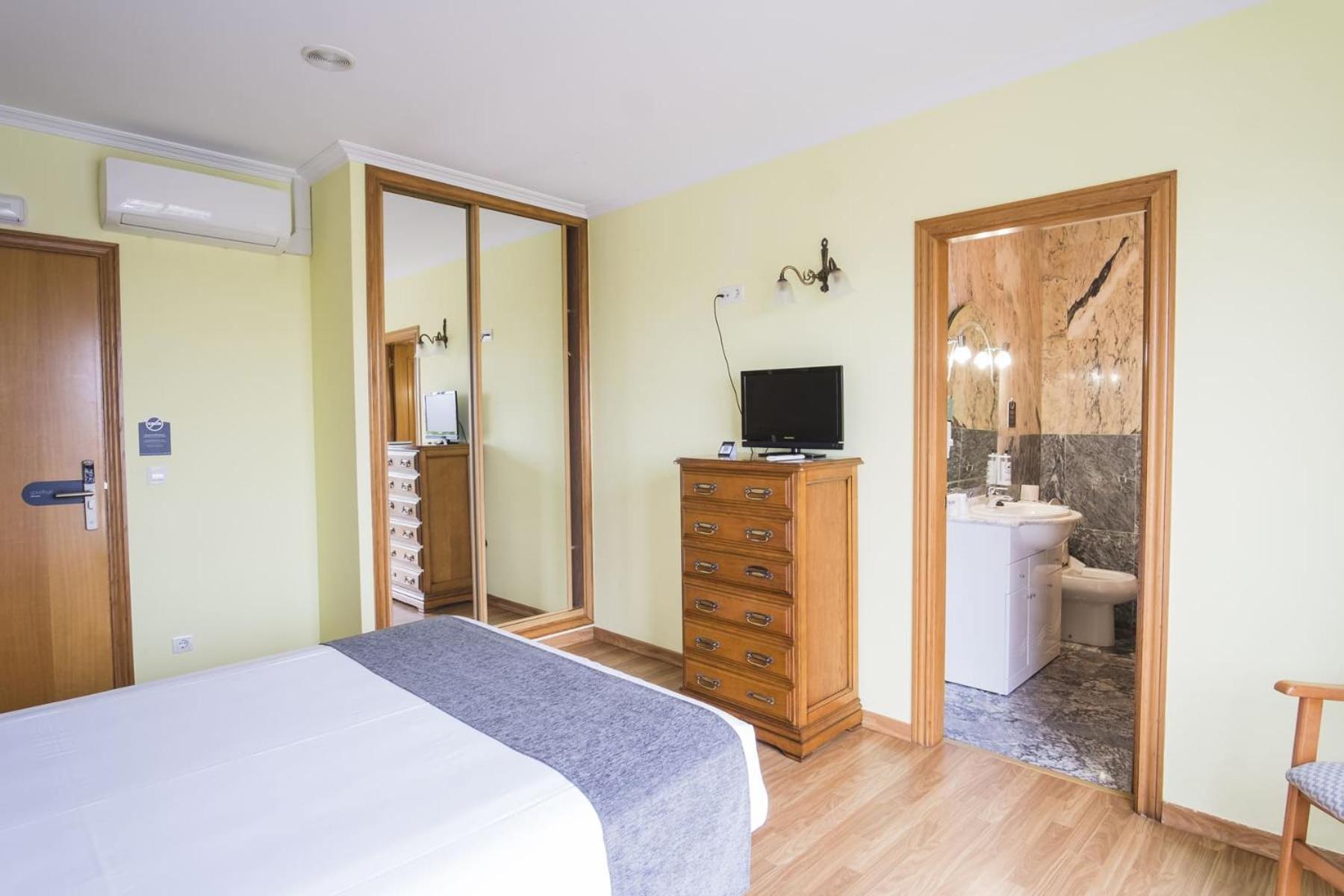Alda Alpina Hotel Villanueva De Arosa Bagian luar foto