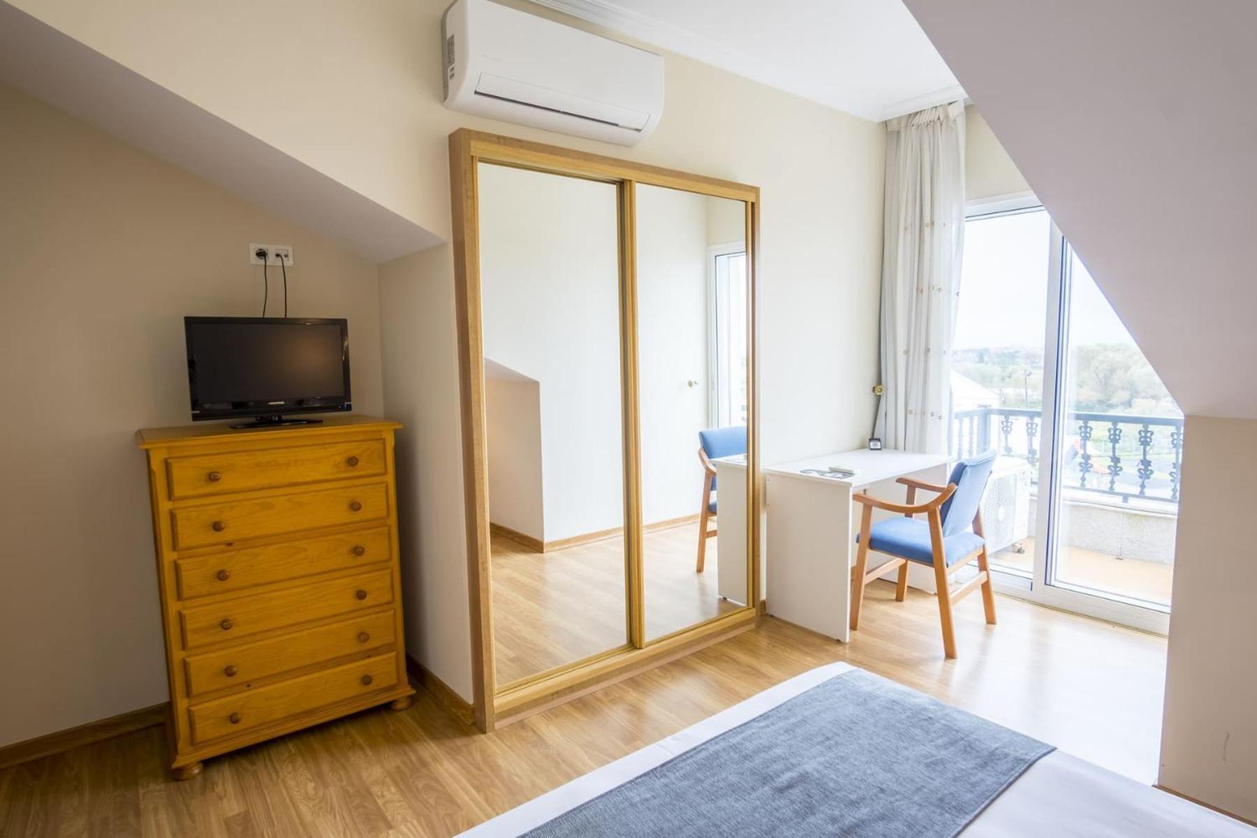 Alda Alpina Hotel Villanueva De Arosa Bagian luar foto