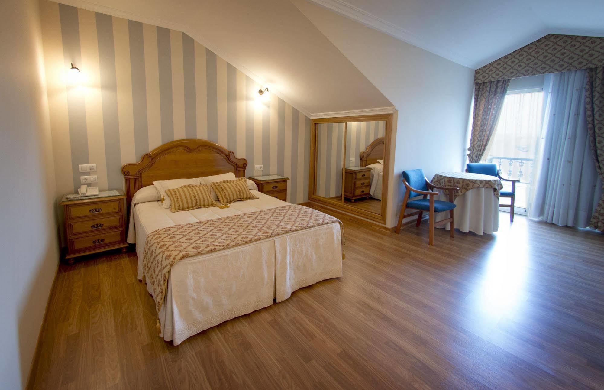 Alda Alpina Hotel Villanueva De Arosa Bagian luar foto