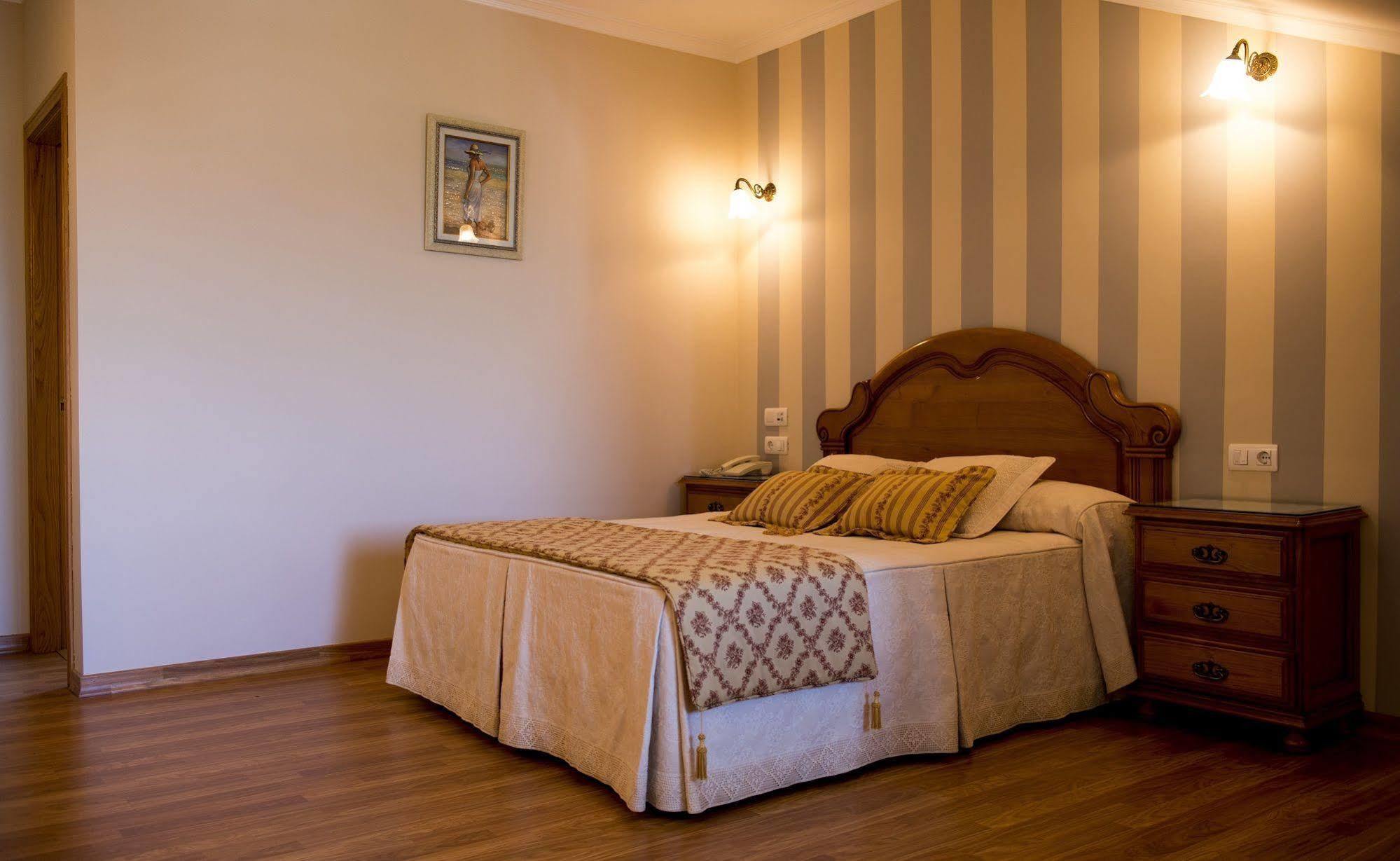 Alda Alpina Hotel Villanueva De Arosa Bagian luar foto