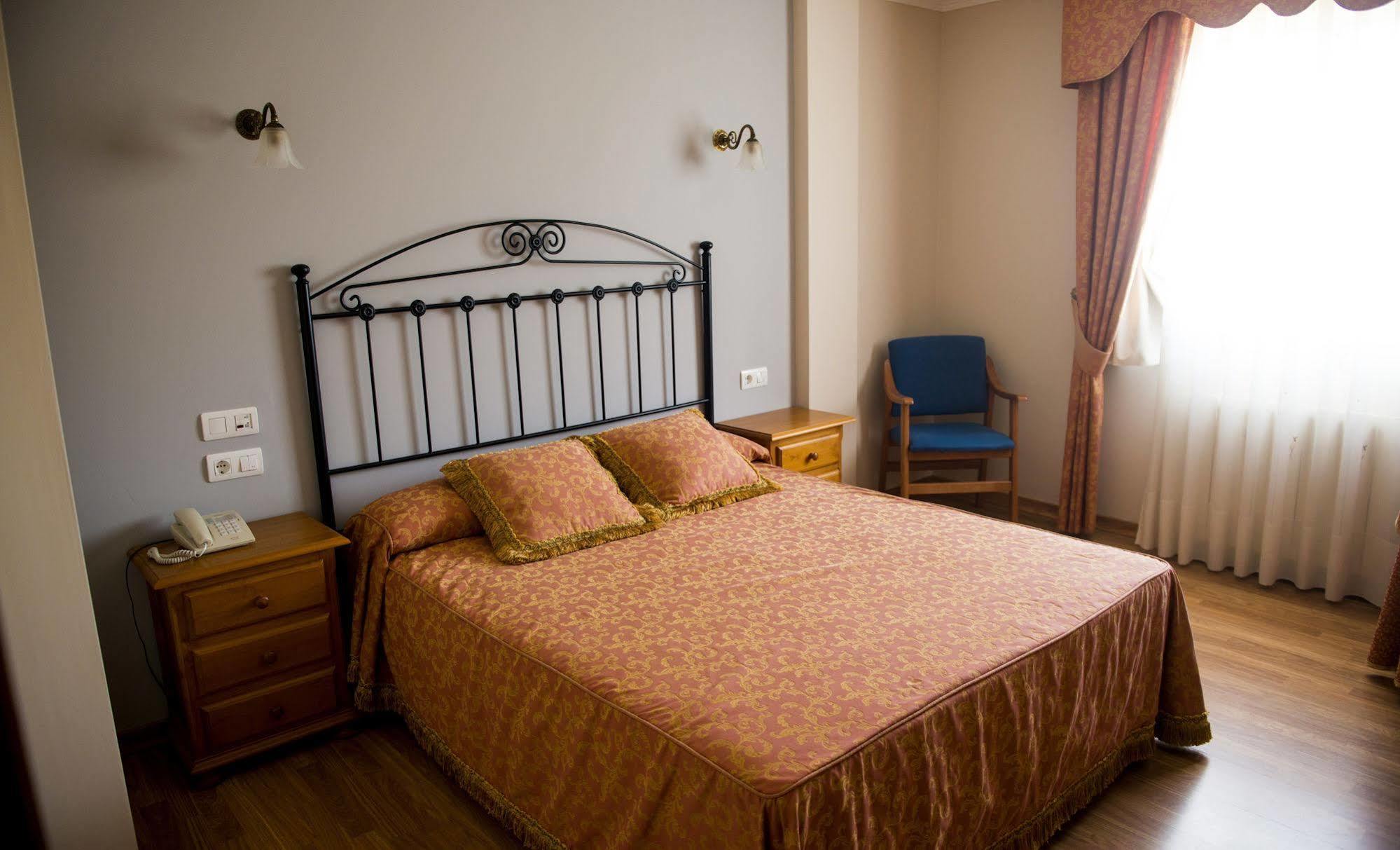 Alda Alpina Hotel Villanueva De Arosa Bagian luar foto