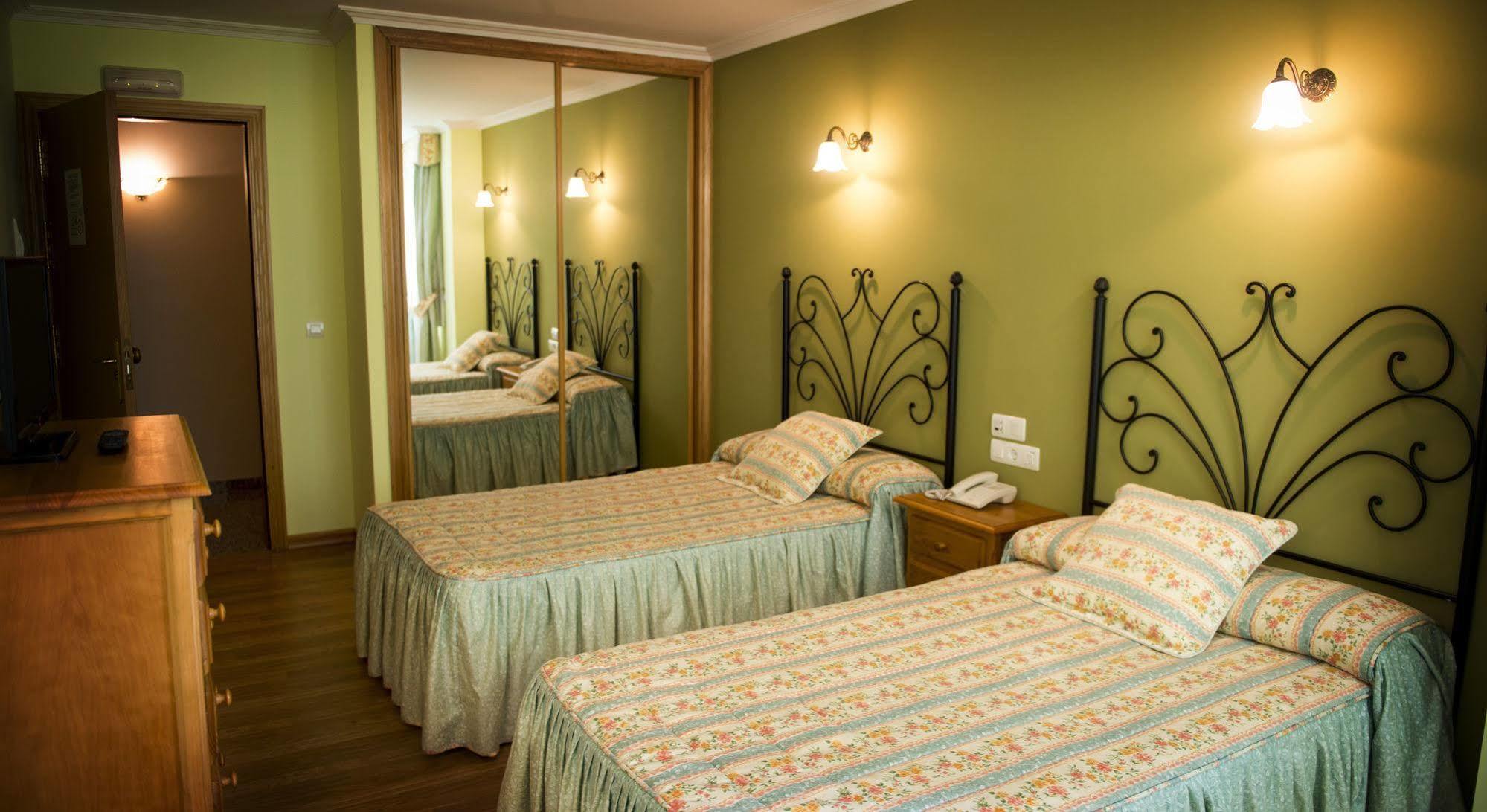 Alda Alpina Hotel Villanueva De Arosa Bagian luar foto